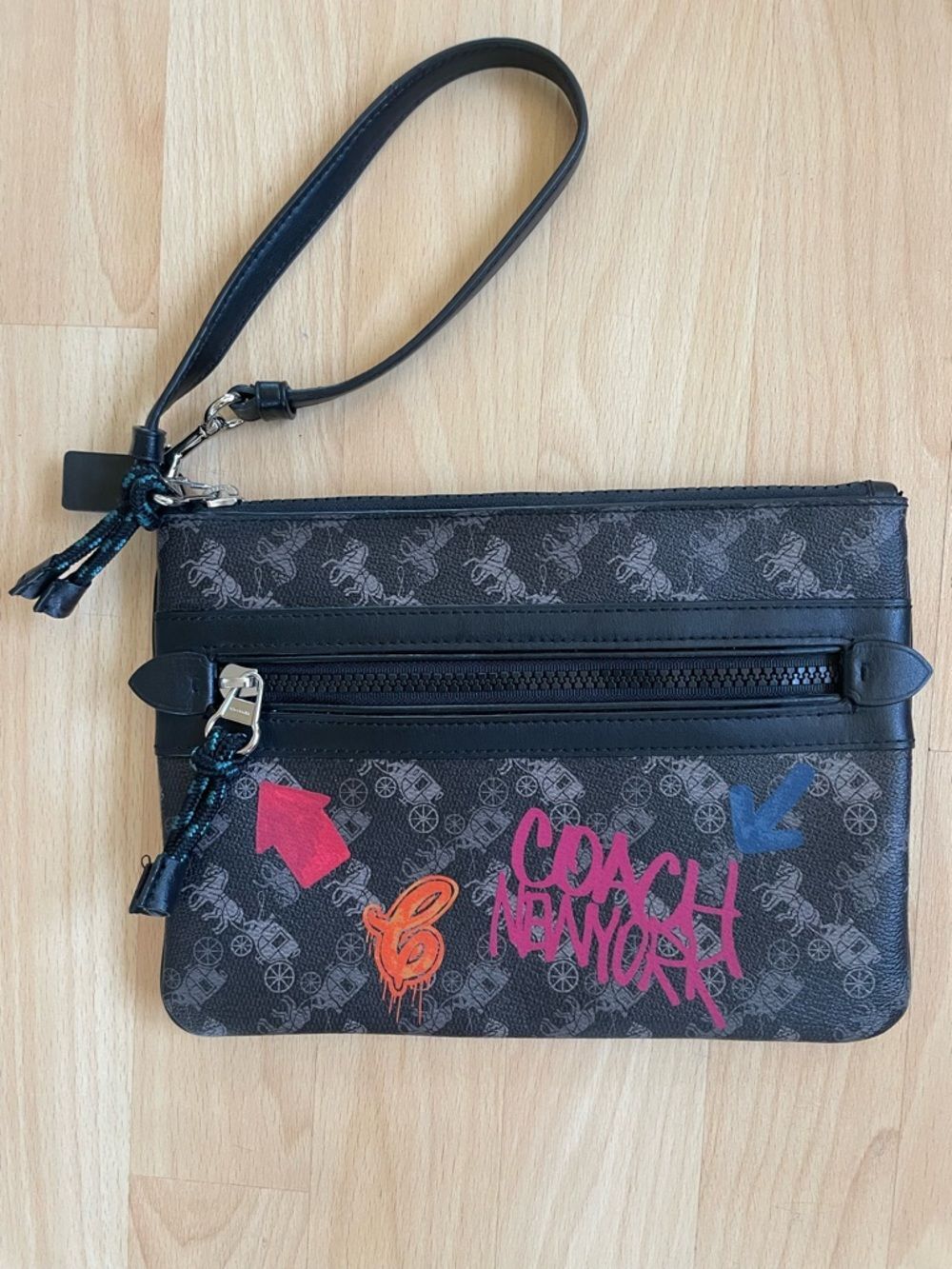 Coach Large Wristlet Clutch Black Horse Carriage Logo Graffiti Print F84636 - Picture 3 of 12